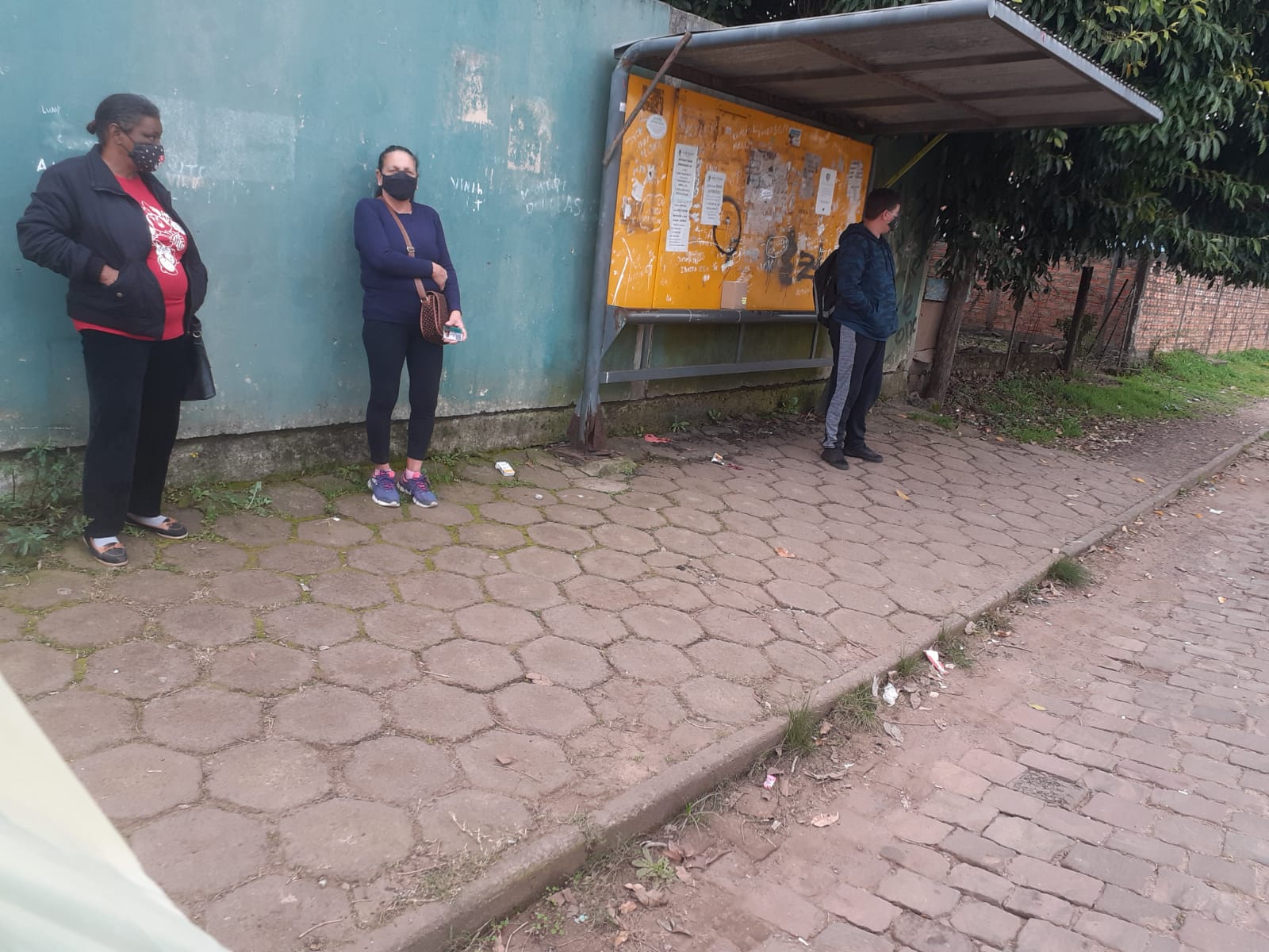 Usuários cansam de esperar ônibus em bairro da Zona Leste Alegrete Tudo