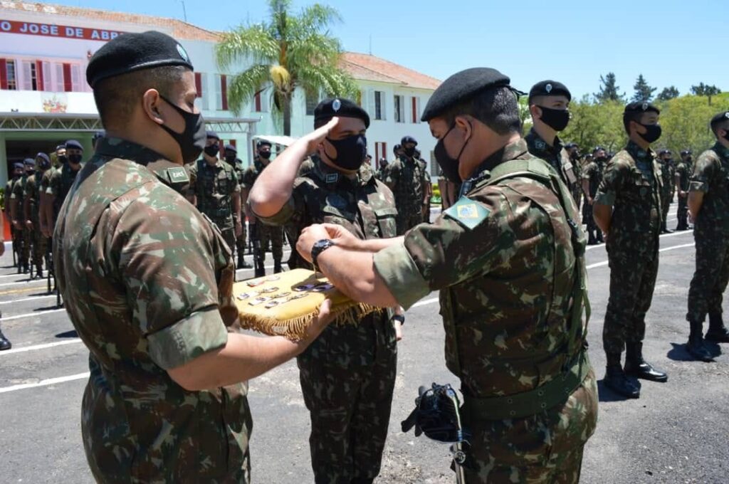 Linha Do Tempo E Formatura Da Bandeira Destaque No Rcb