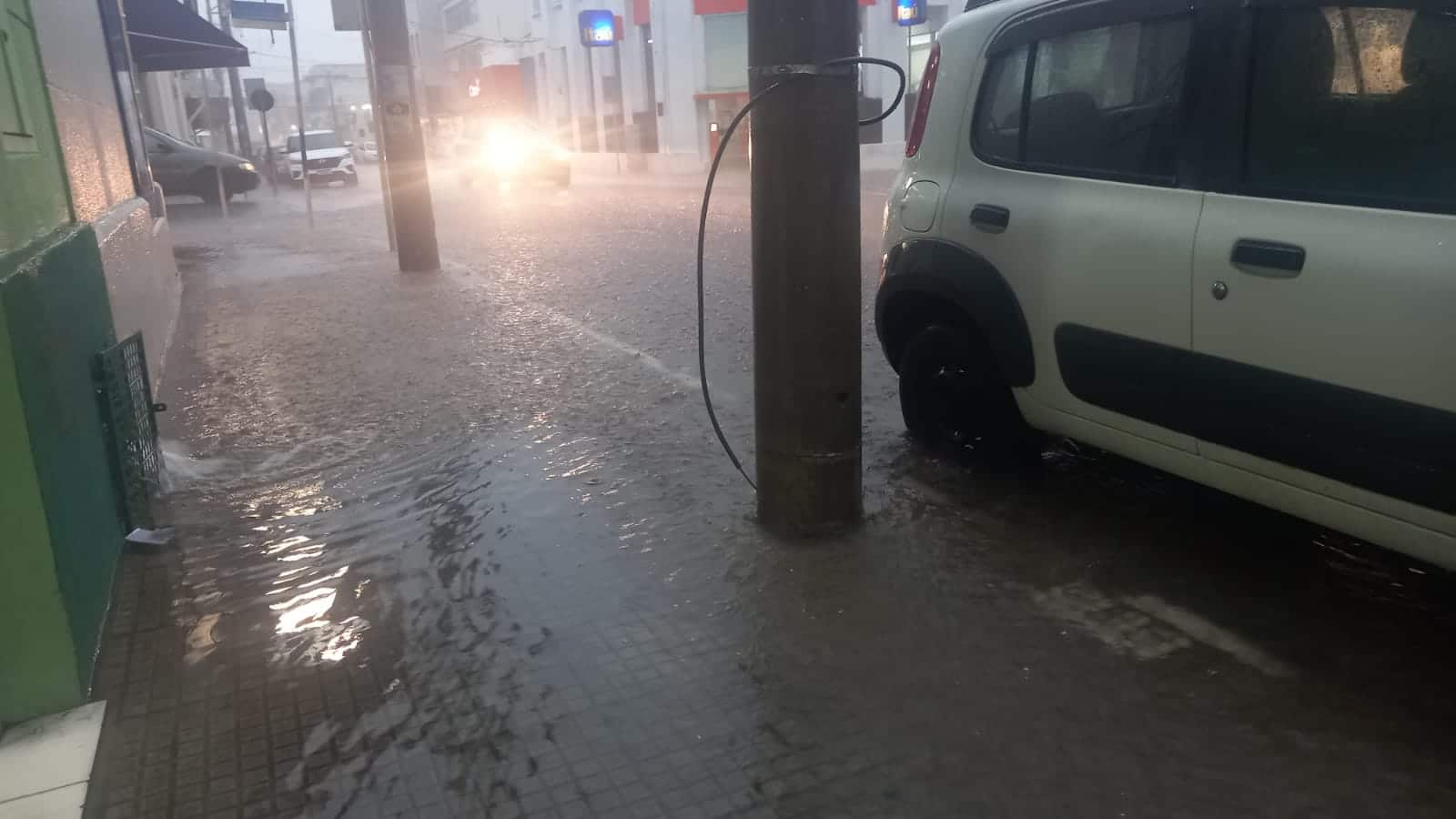 V Deo Chuva Intensa Alaga V Rios Pontos Da Cidade