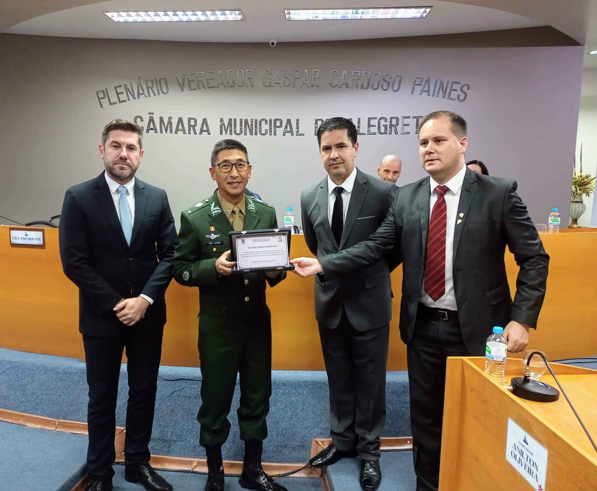 Comandante do 6º RCB Gustavo Lopes da Cruz recebe o título de Cidadão