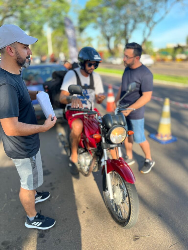 Igreja Luz para os Povos transcende barreiras Drive Thru de Oração