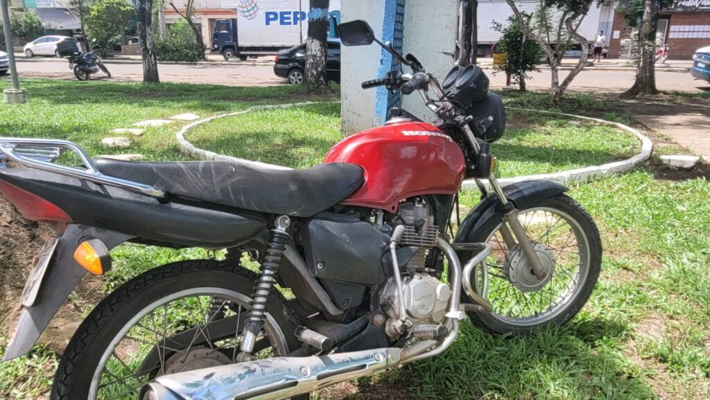 Motociclista colide em ônibus na Avenida Tiaraju