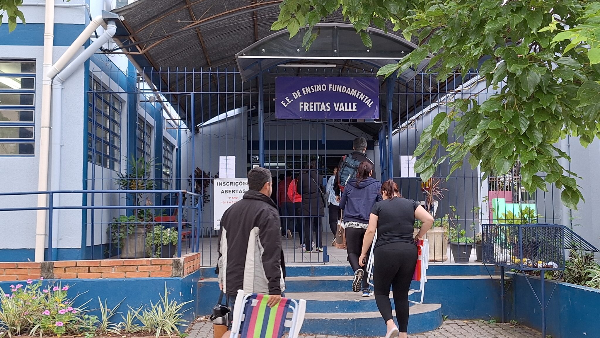 Fila Desde A Madrugada Para Conseguir Vagas Em Escolas De Alegrete