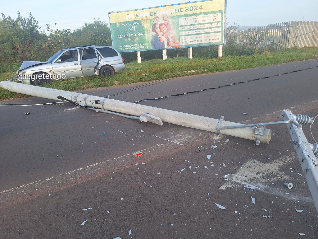 Motorista Embriagado Colide Poste De Energia Na Avenida Tiaraju E