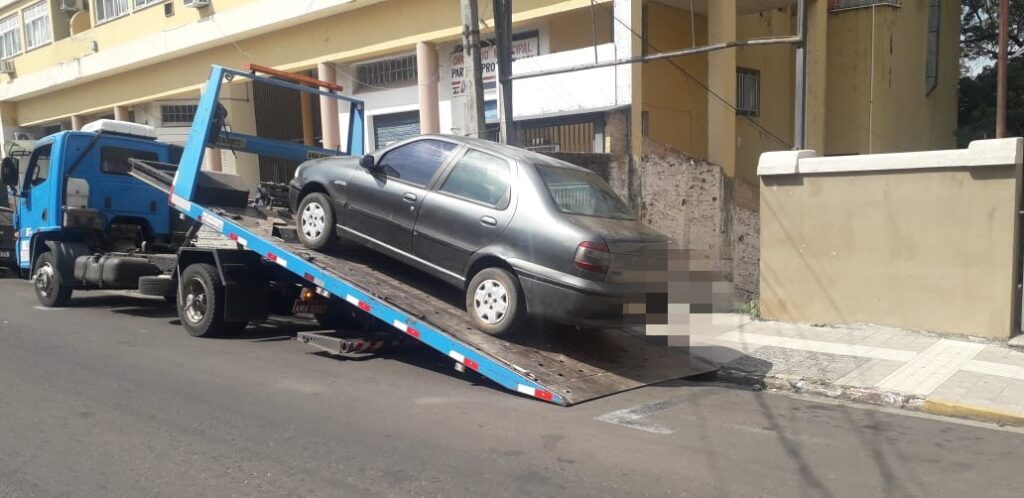 Estacionamento irregular de carros tem gerado multas e 