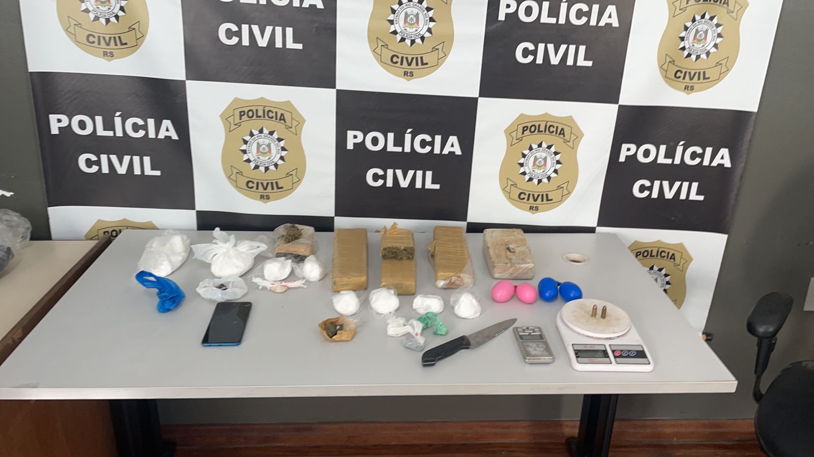 Polícia Civil Prende Homem E Apreende Grande Quantidade De Drogas 7120