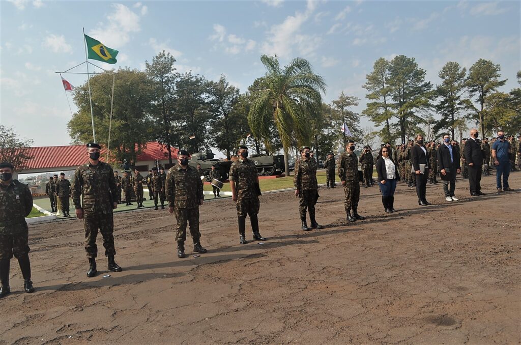 Regimento agraciou civis e militares nos seus 133 anos