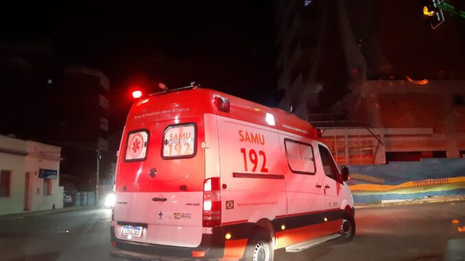 Pedestre é atropelado, sofre fratura e motociclista foge sem prestar socorro