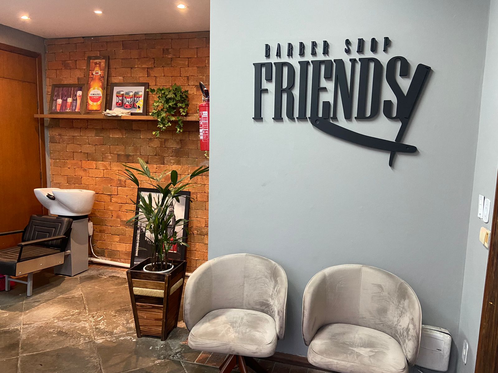 Friends Barber Shop lança promoção cortou, ganhou