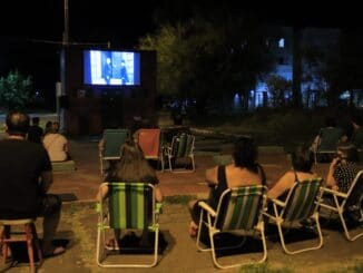 Cinema no Bairro, realização Coletivo Multicultural, com apoio da Prefeitura