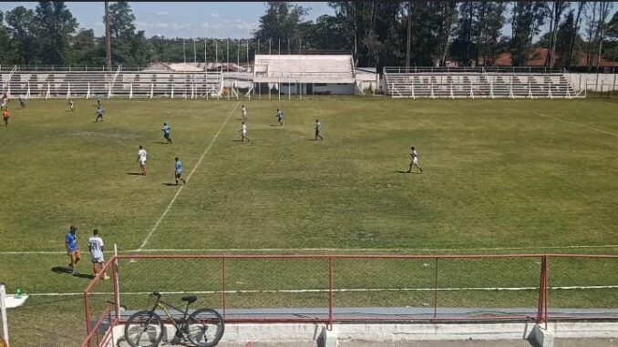 Futebol/Santiago Sul: CMP já está a instalar bancadas amovíveis no Estádio  da Várzea para receber jogos do campeonato – INFORPRESS