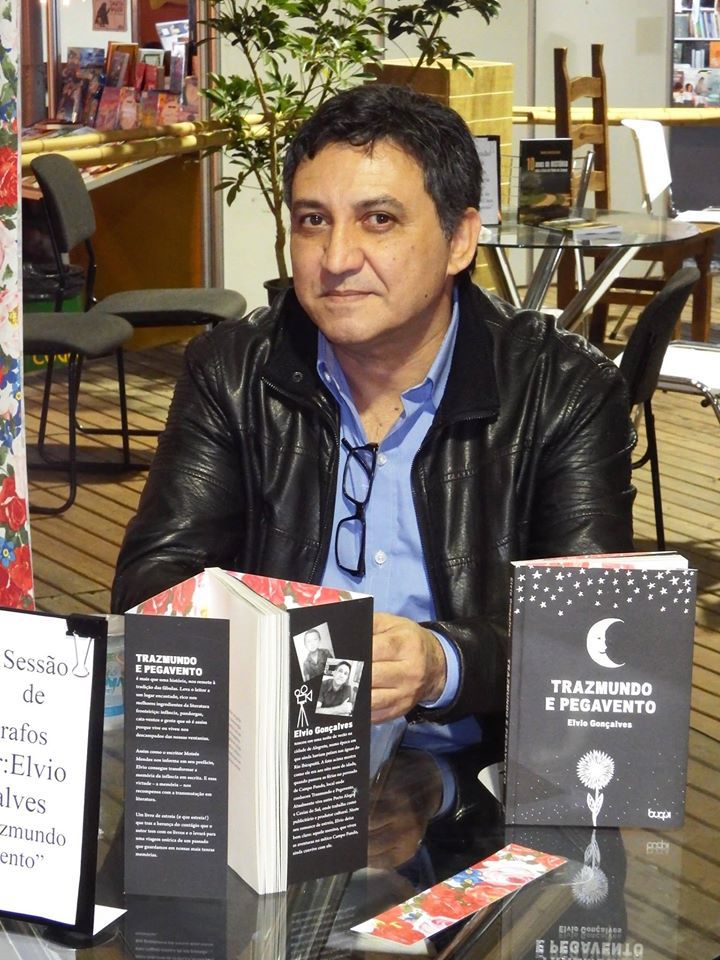 Élvio Vargas autografa em Porto Alegre – Literatura RS